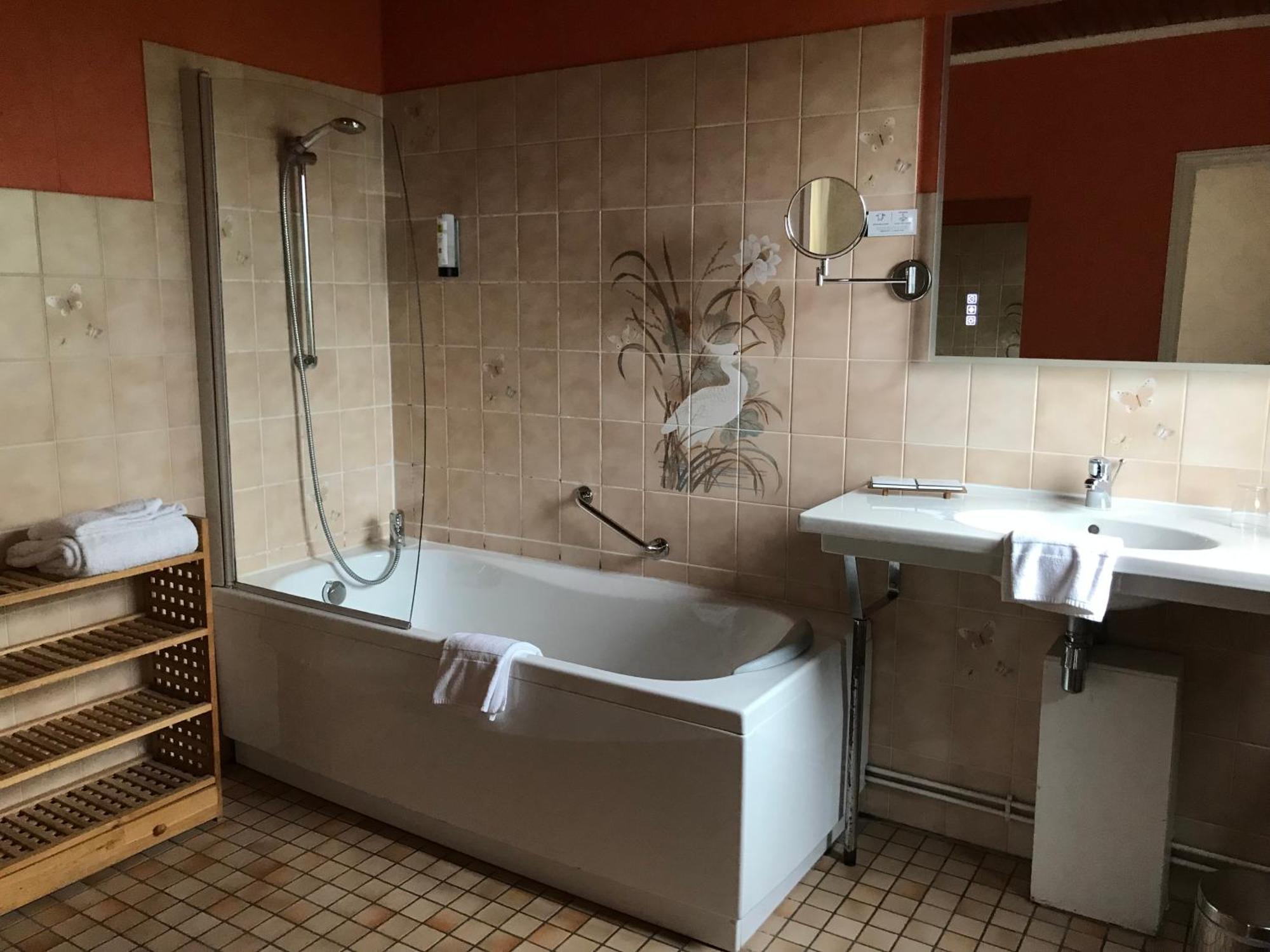 Logis Hotel & Restaurant La Paix Le Nouvion-en-Thierache Luaran gambar