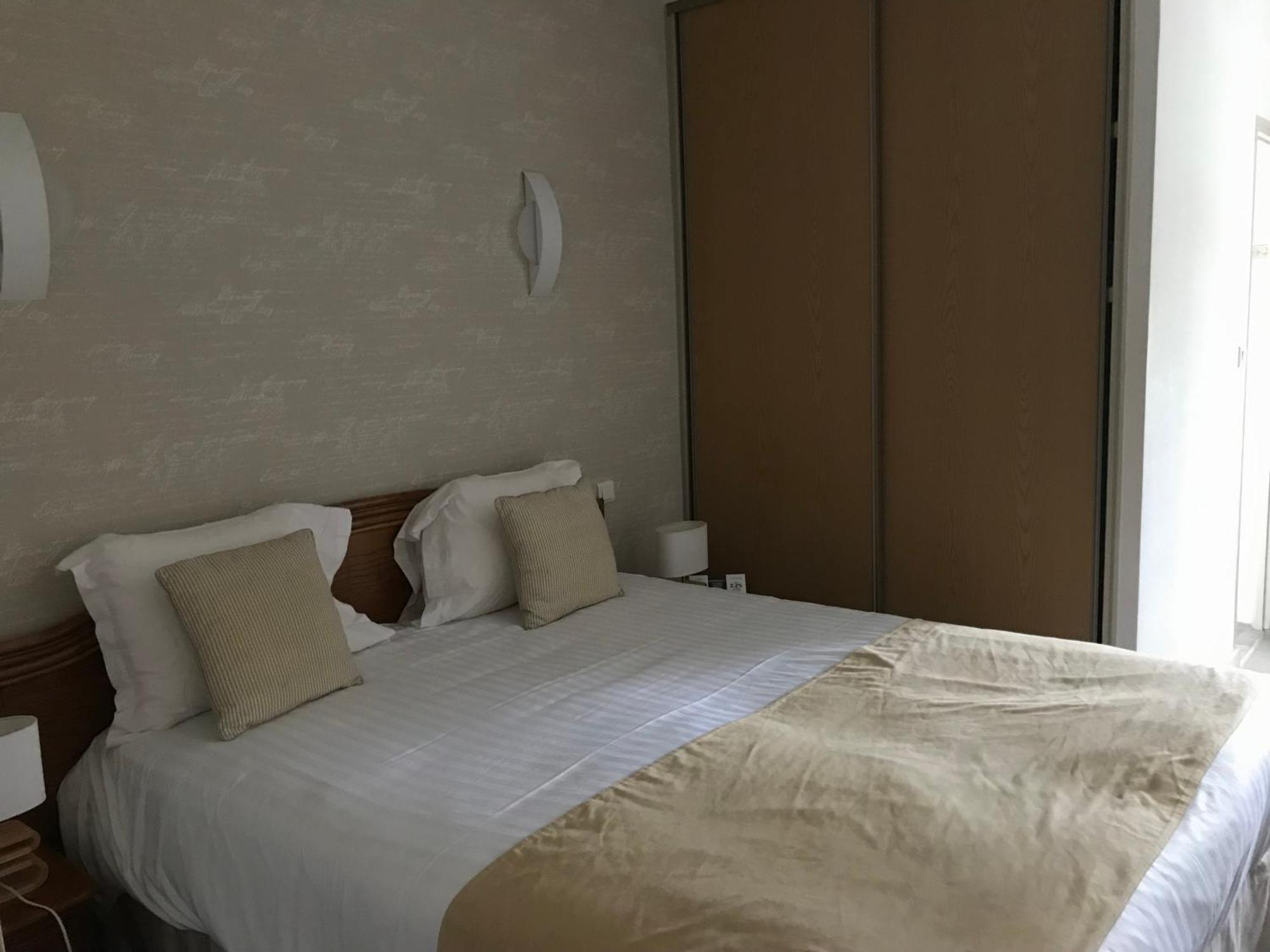 Logis Hotel & Restaurant La Paix Le Nouvion-en-Thierache Luaran gambar