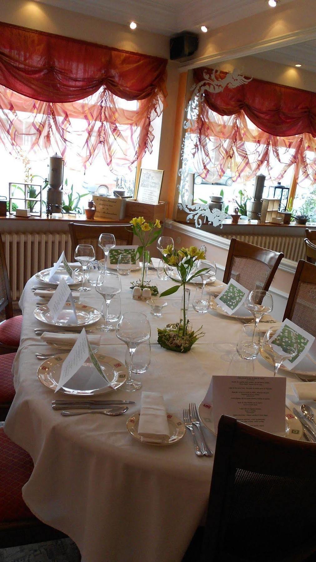 Logis Hotel & Restaurant La Paix Le Nouvion-en-Thierache Luaran gambar