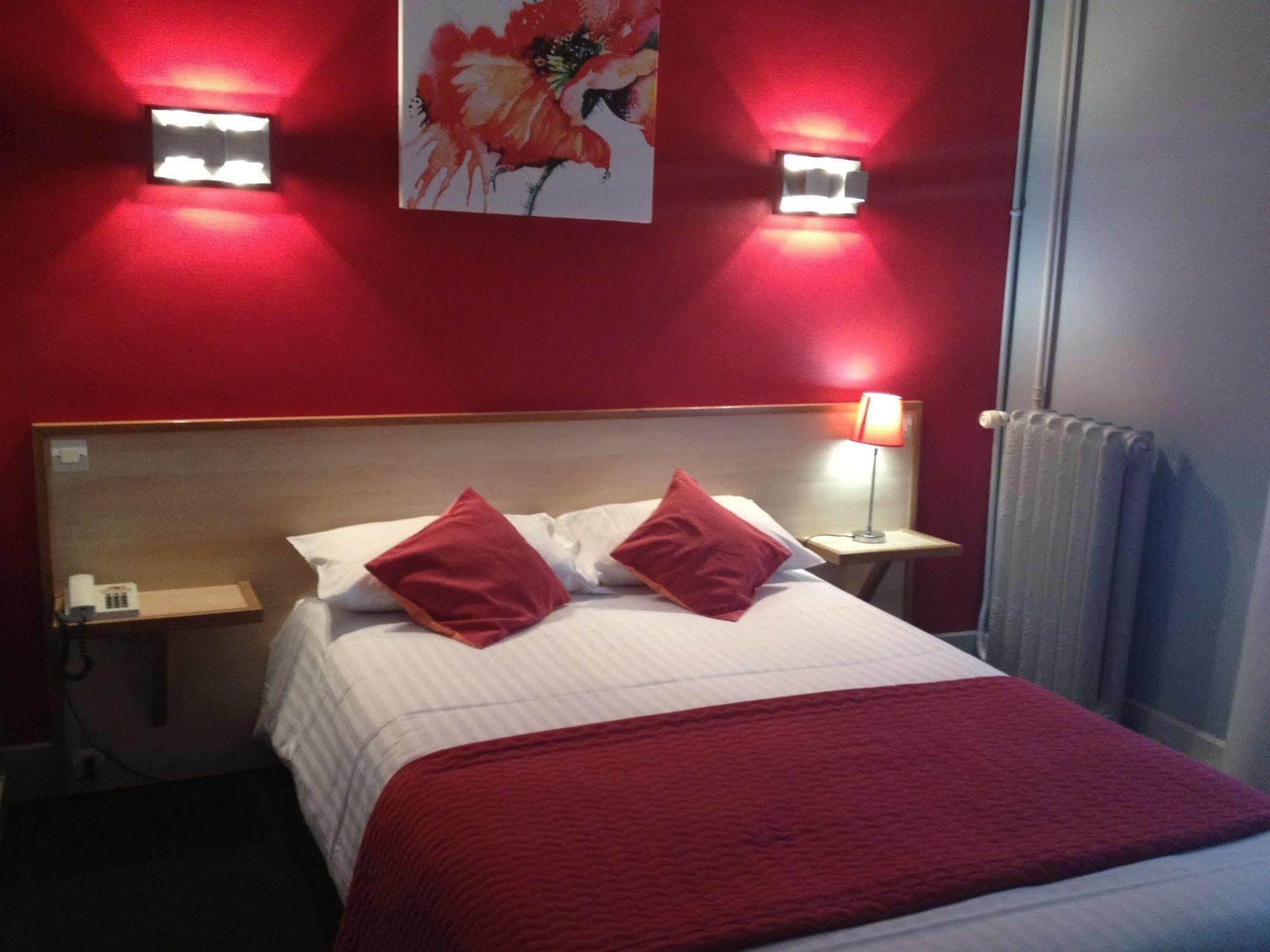 Logis Hotel & Restaurant La Paix Le Nouvion-en-Thierache Luaran gambar